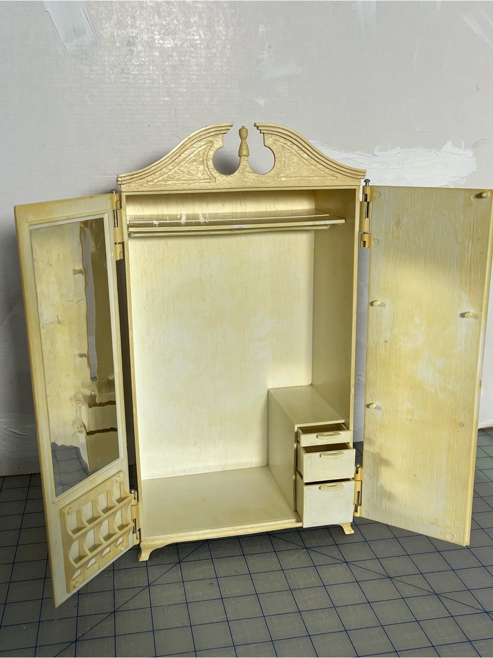 Susy Goose Barbie closet